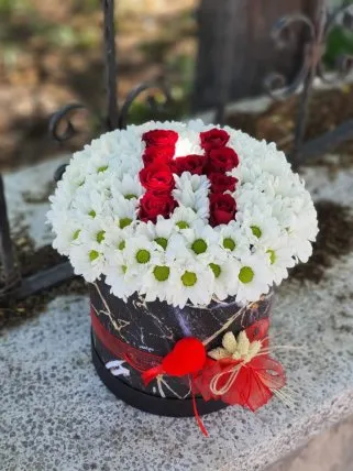 Krizantemler İçinde Güllü Harf - Eskişehir Çiçekçi
