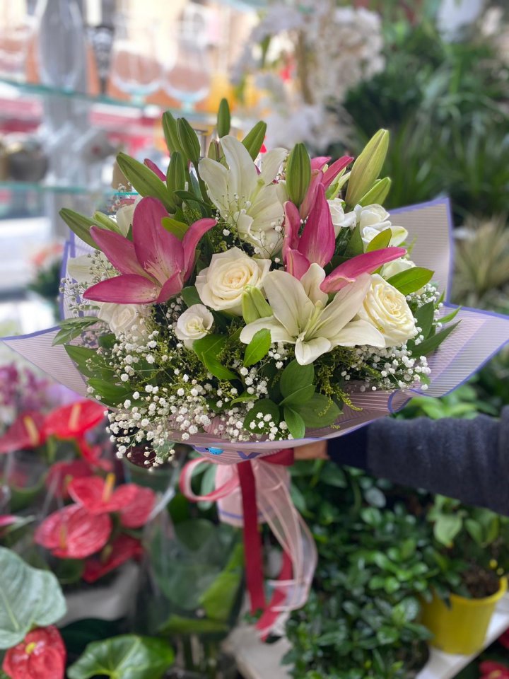 Lilyumlar ve Güller - Eskişehir Çiçek Siparişi