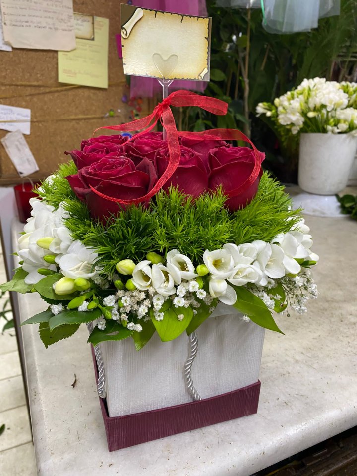 Kutuda Güller ve Kır Çiçekleri - Eskişehir çiçekçi