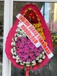 Çiçekçi - Renkli Çiçekli Çelenk
